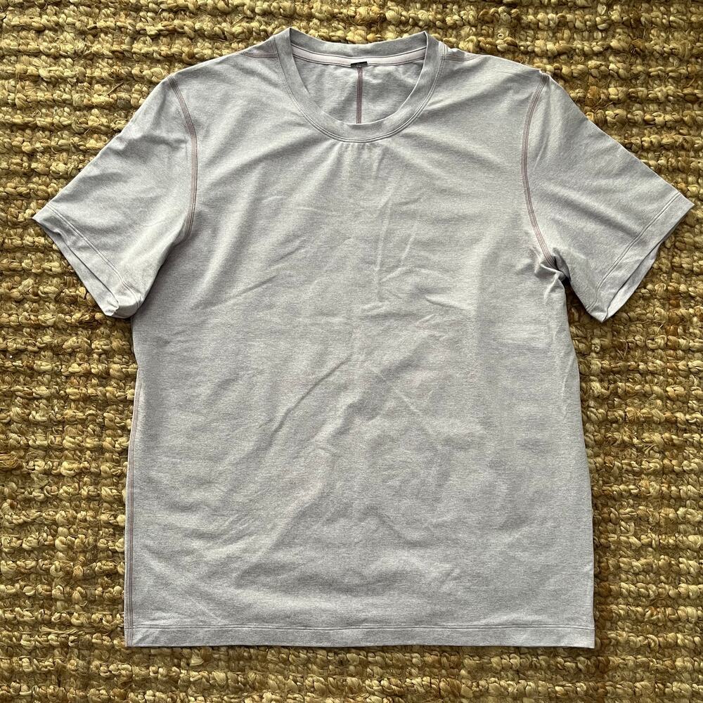 Lululemon Mens Performance CrewneckTee Lilac Size XL (Est) NWOT Soft Brushed